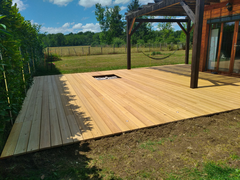Terrasse bois Ambérieux-en-Bugey : habillage spa fini